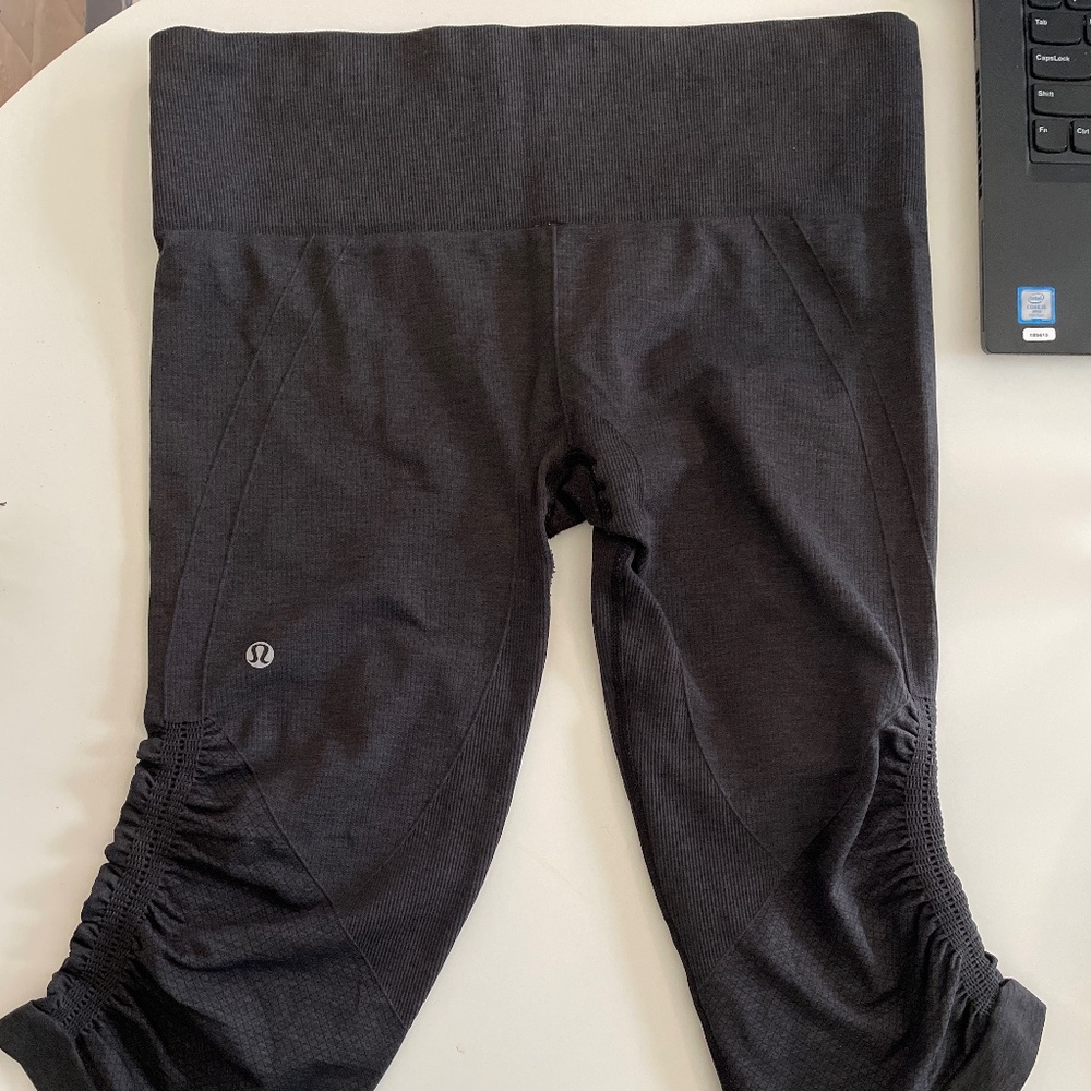 Lululemon Black In The Flow Crop Pants size 8